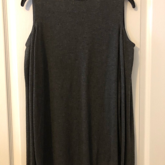 Democracy Dark Heather Gray cold Shoulder V-Neck Sweater Size Small NWT - Picture 7 of 9